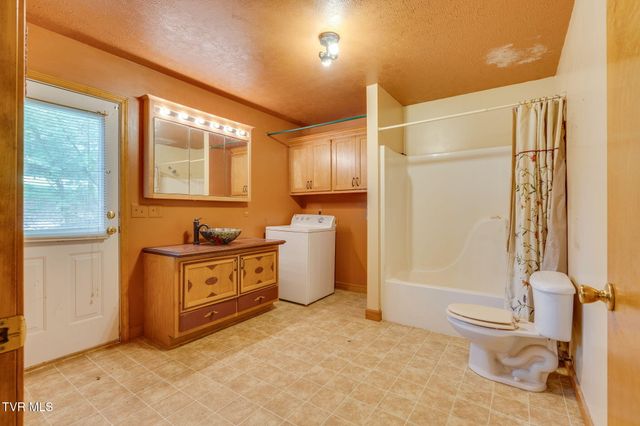1556 Powder Branch Road, Johnson City, TN 37601
