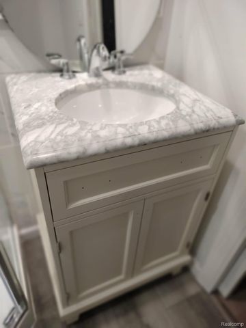 193 Hickory Drive, Troy, MI 48083