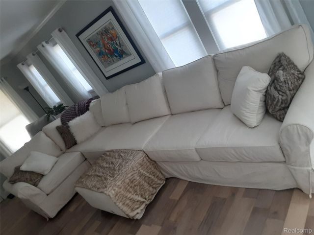 193 Hickory Drive, Troy, MI 48083