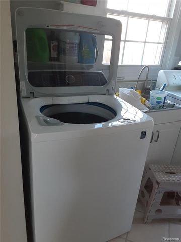 193 Hickory Drive, Troy, MI 48083