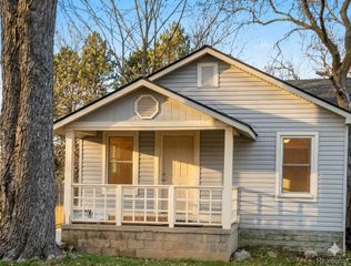 193 Hickory Drive, Troy, MI 48083