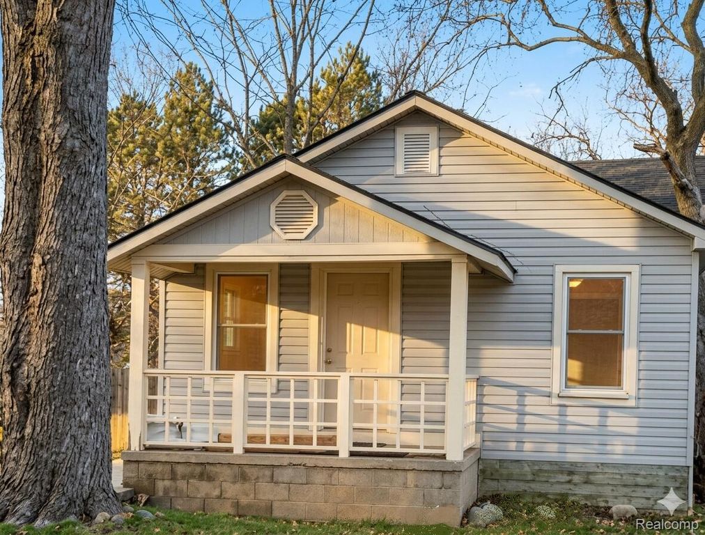 193 Hickory Drive, Troy, MI 48083