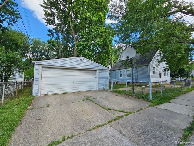 2001 Dallas Avenue, Royal Oak, MI 48067