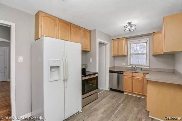 2001 Dallas Avenue, Royal Oak, MI 48067