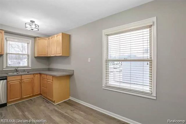 2001 Dallas Avenue, Royal Oak, MI 48067