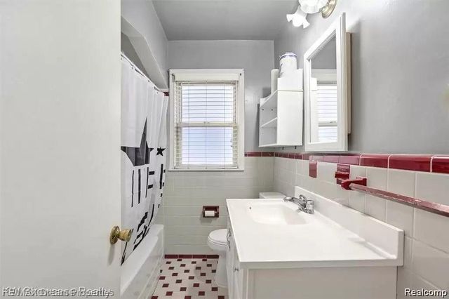 2001 Dallas Avenue, Royal Oak, MI 48067