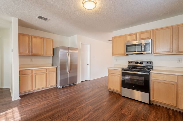 233 Stoneridge Drive, Mesquite, TX 75149