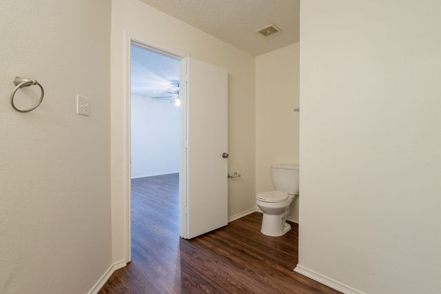 233 Stoneridge Drive, Mesquite, TX 75149