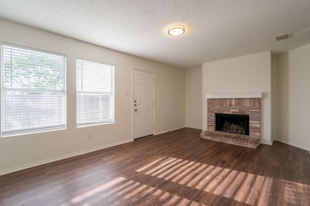 233 Stoneridge Drive, Mesquite, TX 75149