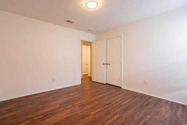 233 Stoneridge Drive, Mesquite, TX 75149