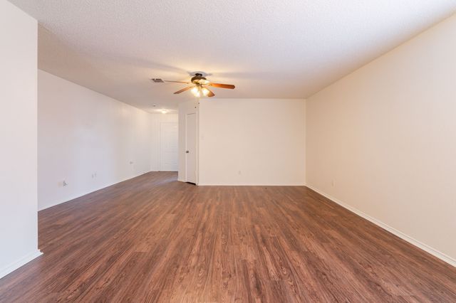 233 Stoneridge Drive, Mesquite, TX 75149