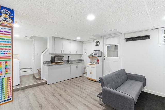 31 Yeoman Avenue, Cranston, RI 02920