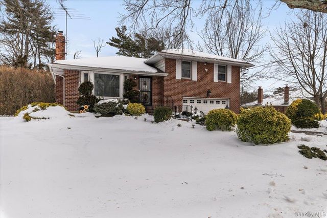 201 Martin Drive, Syosset, NY 11791