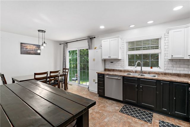 249 Persimmon Ln, North Strabane, PA 15317