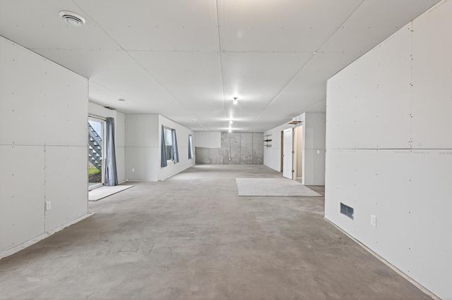 9837 Jasmine Avenue NE, Hanover, MN 55341