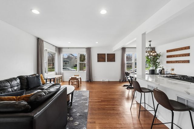 838 S Saylor Avenue, Elmhurst, IL 60126