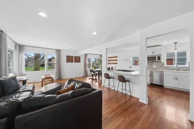 838 S Saylor Avenue, Elmhurst, IL 60126