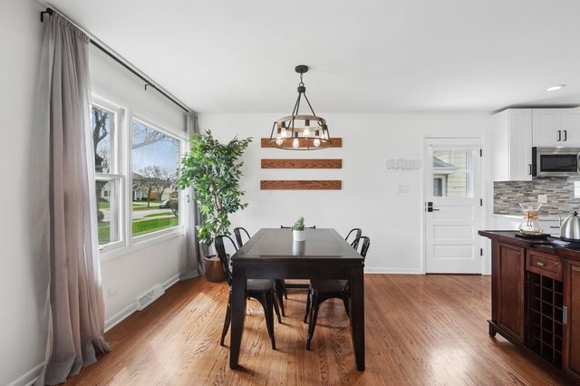 838 S Saylor Avenue, Elmhurst, IL 60126