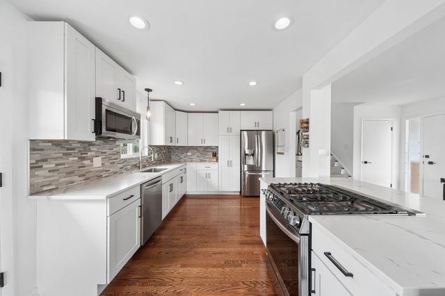 838 S Saylor Avenue, Elmhurst, IL 60126