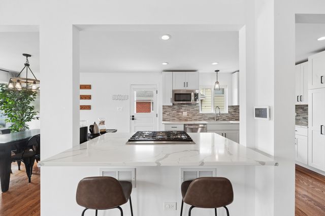 838 S Saylor Avenue, Elmhurst, IL 60126