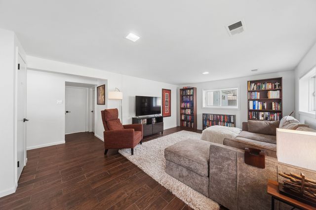 838 S Saylor Avenue, Elmhurst, IL 60126