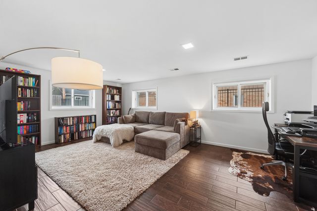 838 S Saylor Avenue, Elmhurst, IL 60126