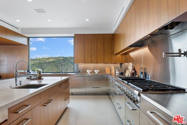 1731 Summitridge Drive, Beverly Hills, CA 90210