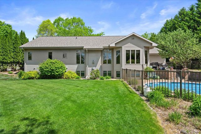 3803 N CRIPPLE CREEK DRIVE, Appleton, WI 54913