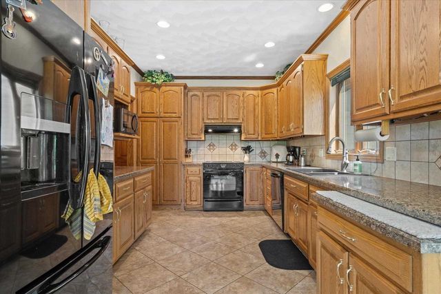 3803 N CRIPPLE CREEK DRIVE, Appleton, WI 54913