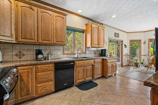 3803 N CRIPPLE CREEK DRIVE, Appleton, WI 54913