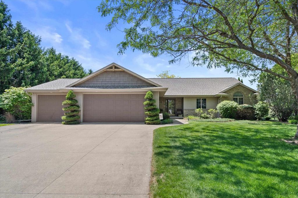 3803 N CRIPPLE CREEK DRIVE, Appleton, WI 54913