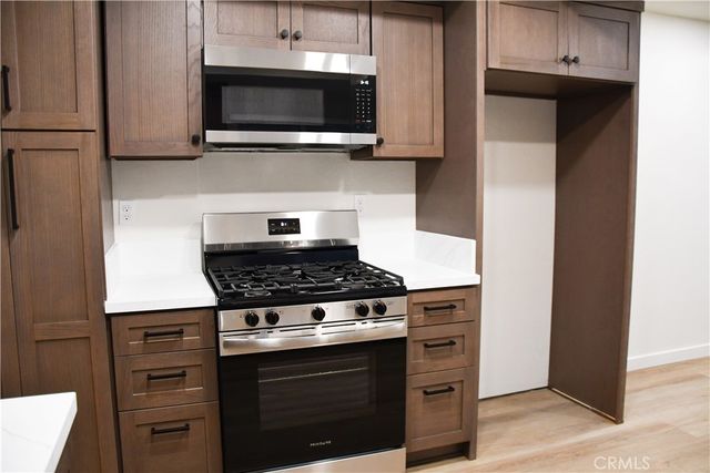 802 E La Veta, Orange, CA 92866