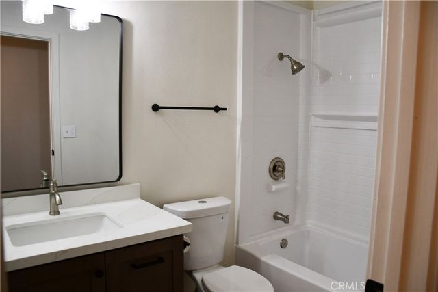 802 E La Veta, Orange, CA 92866
