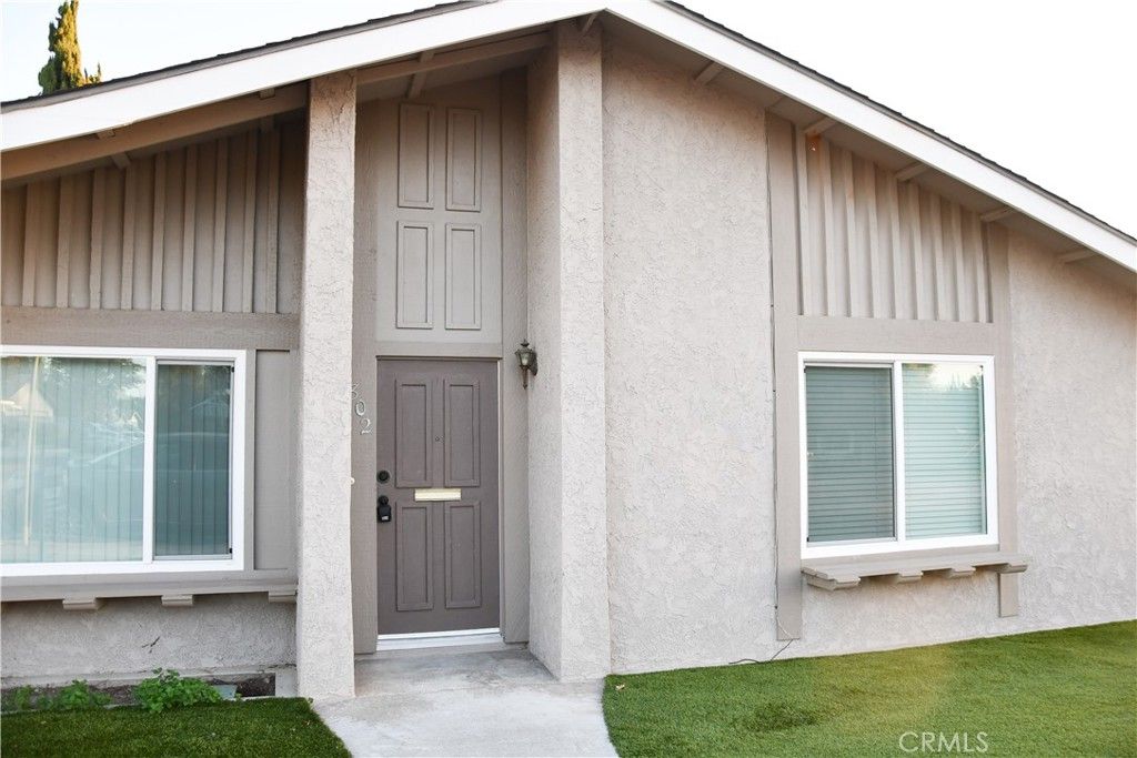 802 E La Veta, Orange, CA 92866