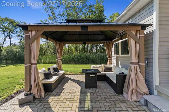2340 Scenic Hollow Drive, Grand Blanc Charter Township, MI 48439