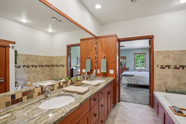 N7977 Dahlk Road, New Glarus, WI 53574