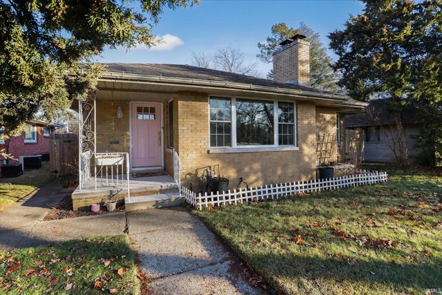 206 N Coquillard Drive, South Bend, IN 46617