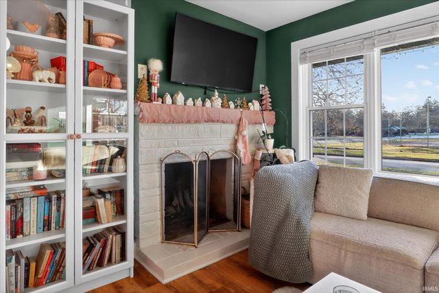 206 N Coquillard Drive, South Bend, IN 46617