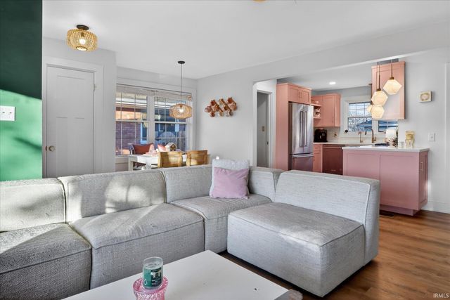 206 N Coquillard Drive, South Bend, IN 46617