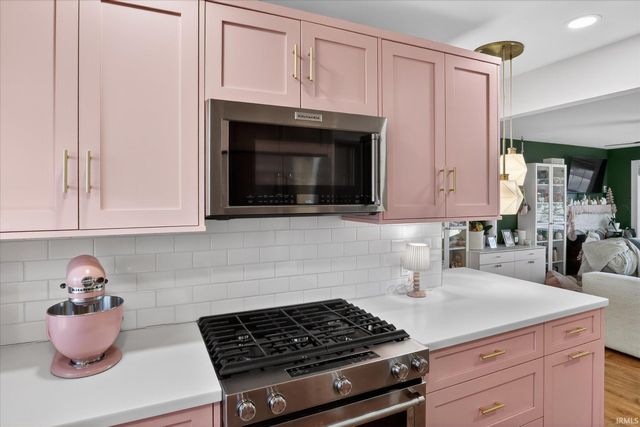 206 N Coquillard Drive, South Bend, IN 46617