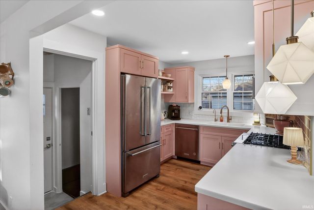 206 N Coquillard Drive, South Bend, IN 46617