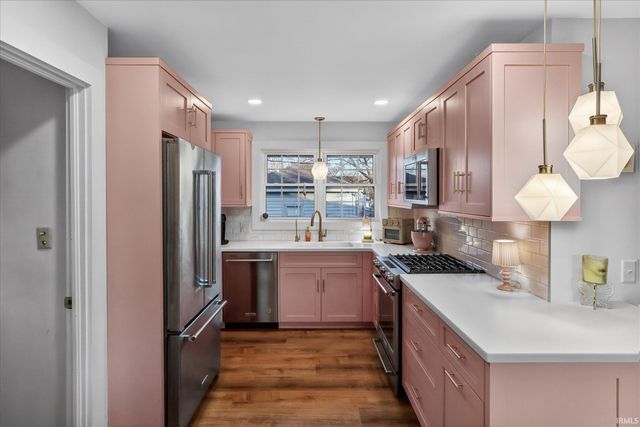 206 N Coquillard Drive, South Bend, IN 46617