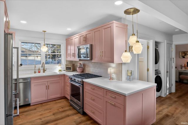 206 N Coquillard Drive, South Bend, IN 46617