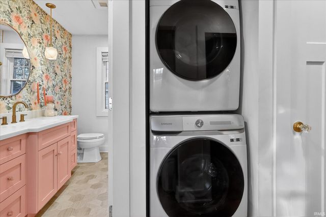 206 N Coquillard Drive, South Bend, IN 46617