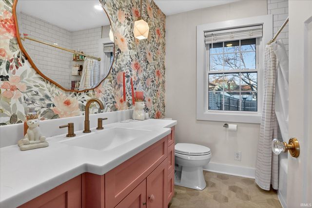 206 N Coquillard Drive, South Bend, IN 46617