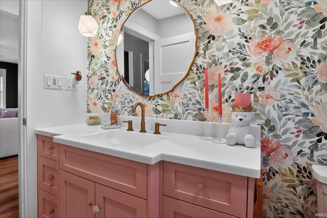 206 N Coquillard Drive, South Bend, IN 46617