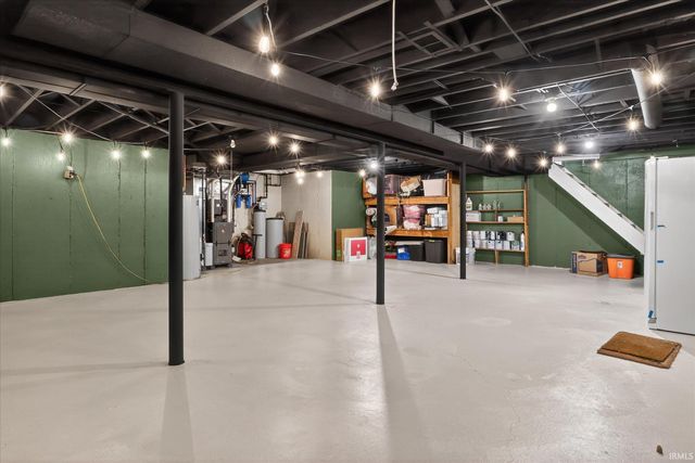 206 N Coquillard Drive, South Bend, IN 46617