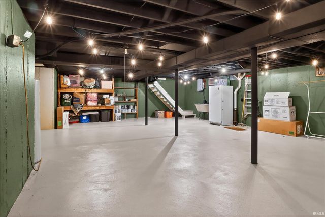 206 N Coquillard Drive, South Bend, IN 46617