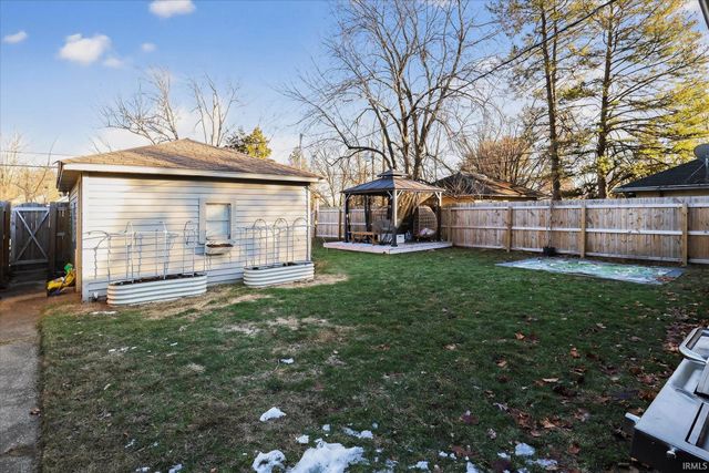 206 N Coquillard Drive, South Bend, IN 46617