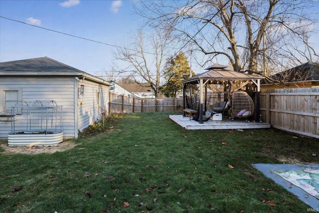 206 N Coquillard Drive, South Bend, IN 46617